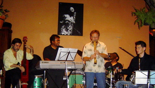 Peter Ross performing in Mexico